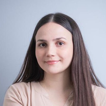 Emilia Barcovich, Licenciada en Administración de Empresas